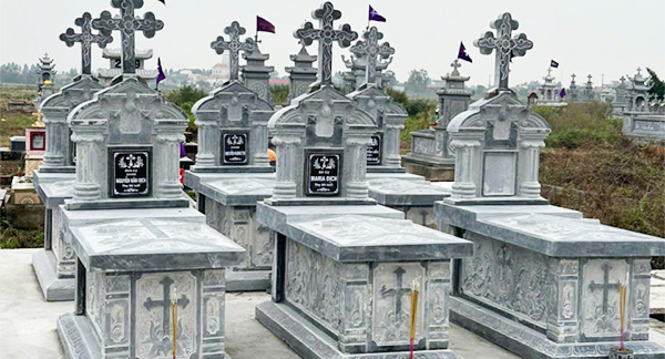 BIA MỘ ĐÁ
